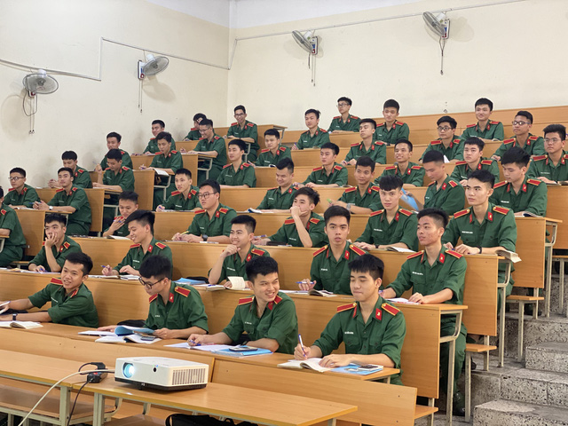 Nhiều trường quân đội – công an xét tuyển tổ hợp C01 với tiêu chí nghiêm ngặt.
